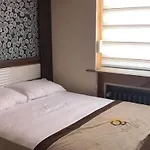 Demosan فندق هيلدن